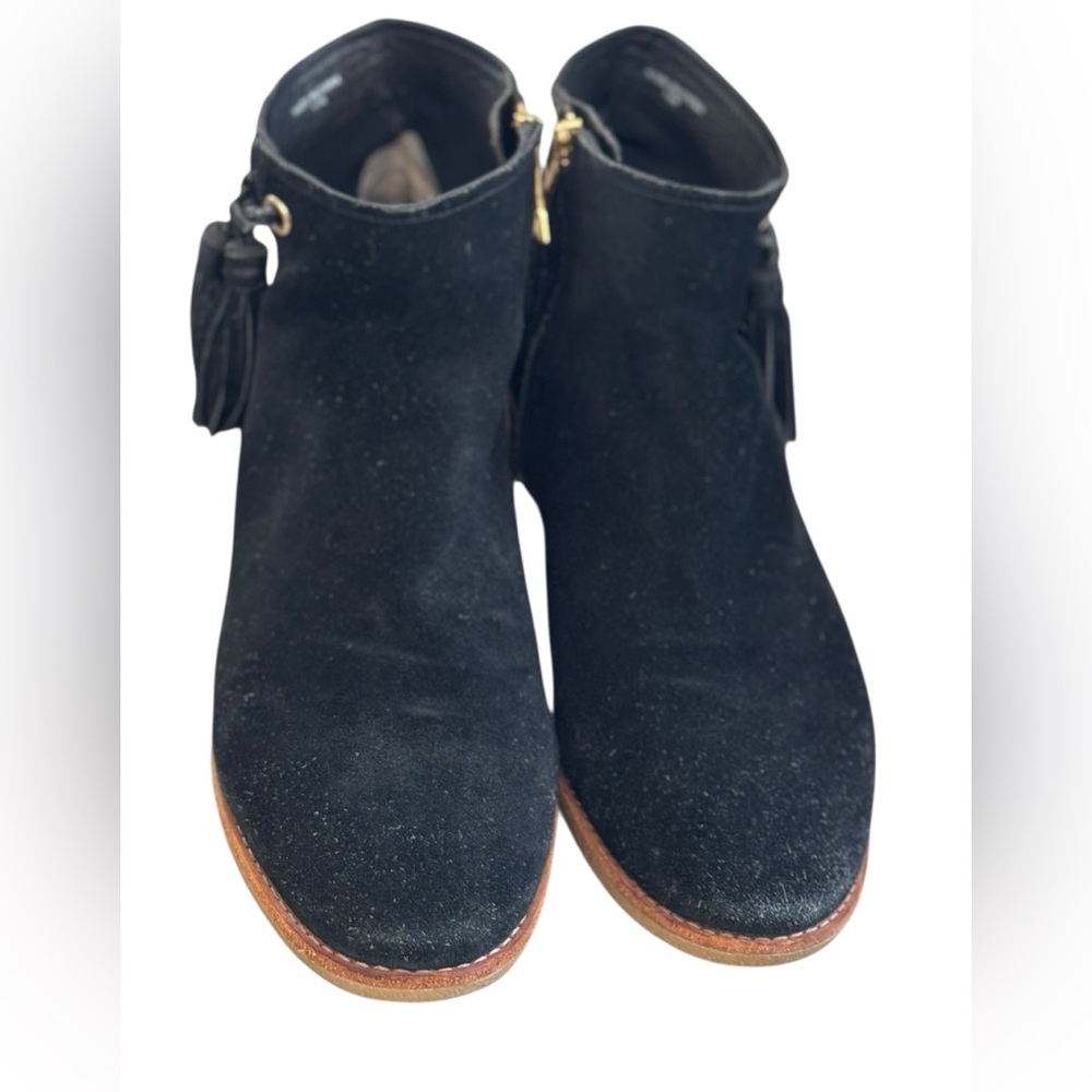 Kate Spade black suede leather zip up ankle booty with tassle. Woman’s size 11